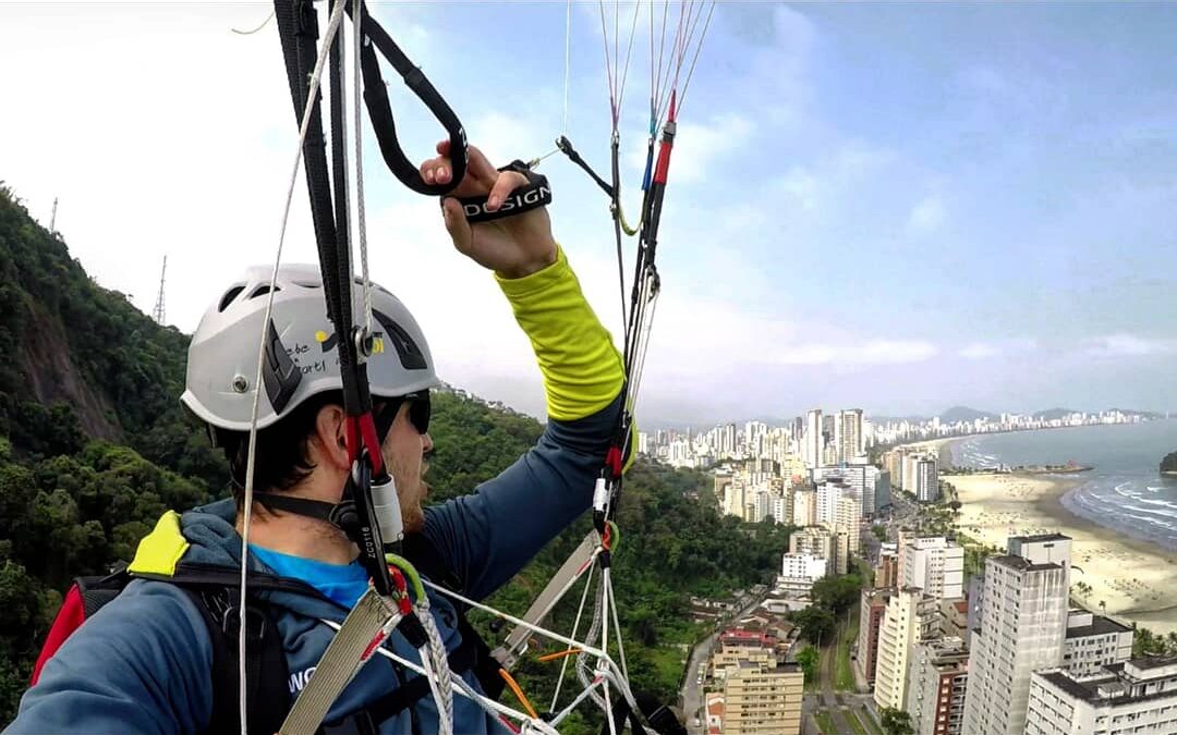 Paragliding in Santos
